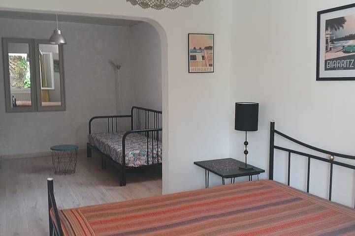 Entire apartment, Studio with terrace and garden in Biarritz, Bayonne region