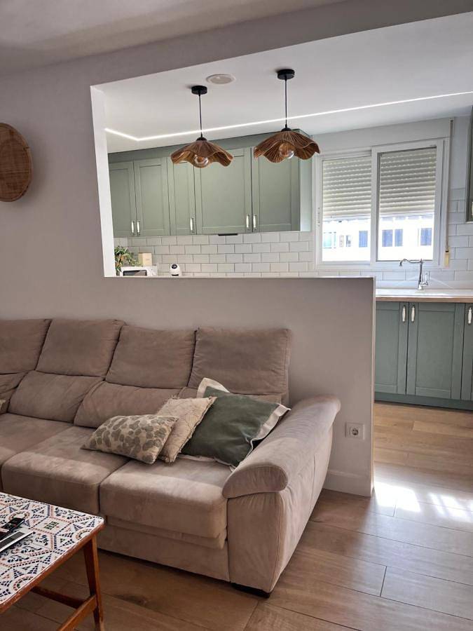 Gîte pour 8 personnes, avec vue ainsi que terrasse et piscine, animaux acceptés à Puçol - 3