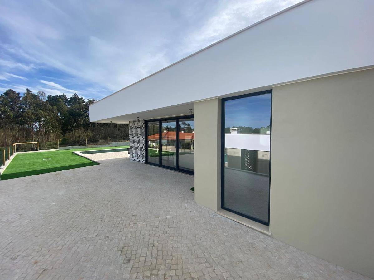 Single-story villa with private pool in Salir do Porto in Salir do Porto, Tornada e Salir do Porto