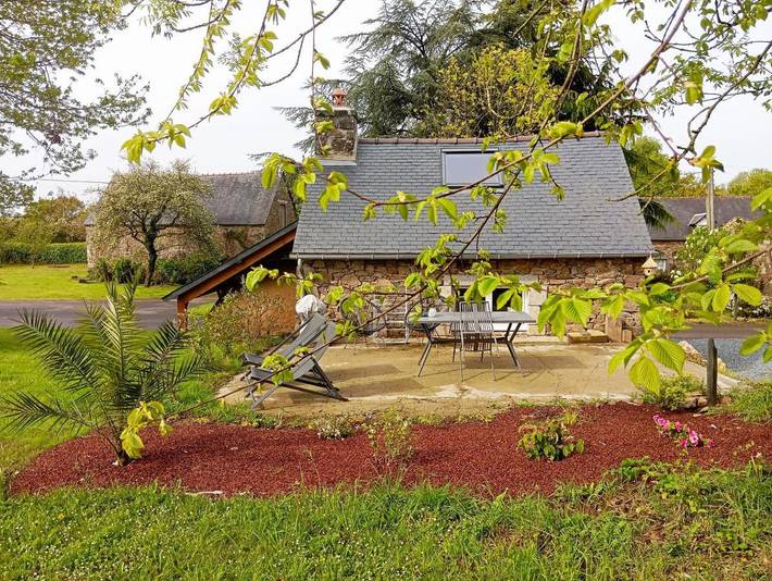Gîte pour 2 personnes, avec vue ainsi que jardin et terrasse à Lanvollon - 2