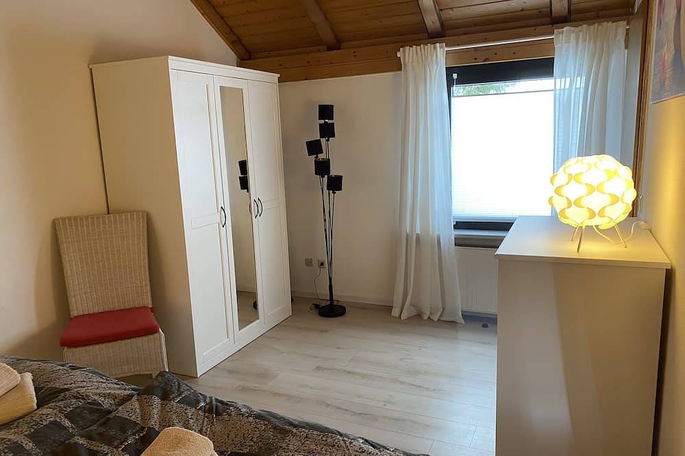 Ganze Wohnung, Ferienwohnung (50qm) mit Freisitz in Rödental, Oberes Maintal - Coburger Land
