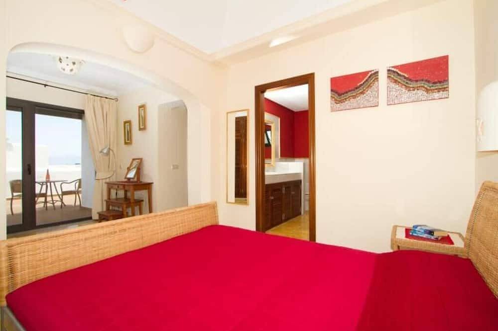 Stunning 3 bed 2 bath Villa with Private heated Pool in Montaña Roja, Yaiza