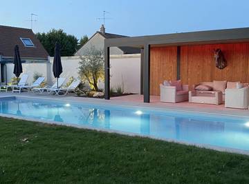 Gîte pour 2 personnes, avec terrasse et jacuzzi ainsi que jardin et piscine dans Centre-Val de Loire