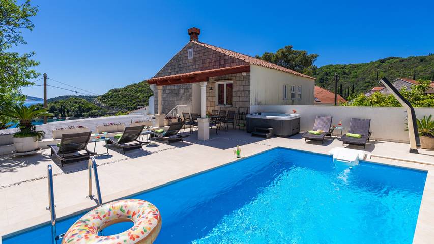 Ferienwohnung für 6 Personen, mit Garten und Whirlpool sowie Terrasse