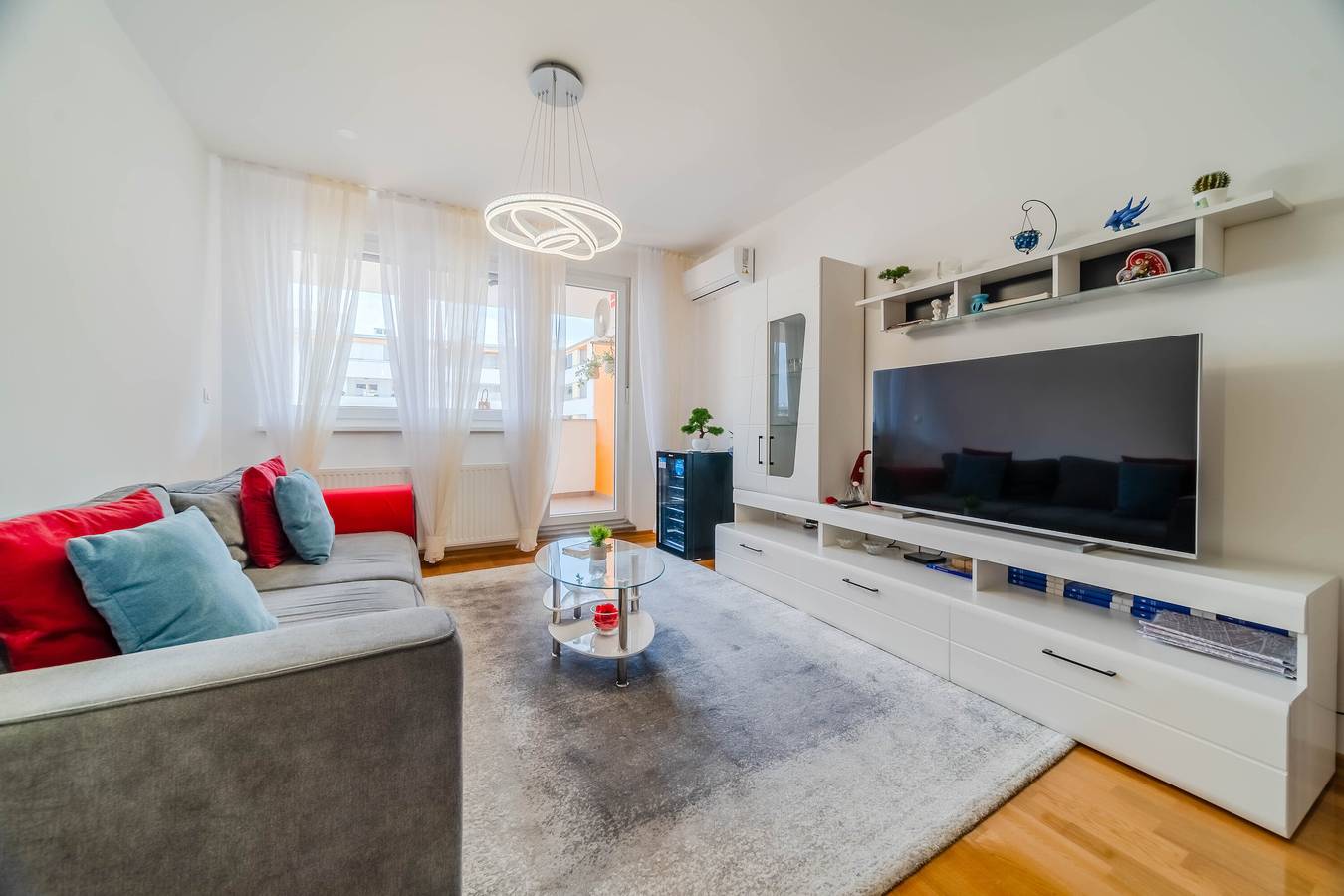 Ganze Wohnung, Apartment Saga With Terrace And Parking in Zagreb, Zagreb und Umgebung