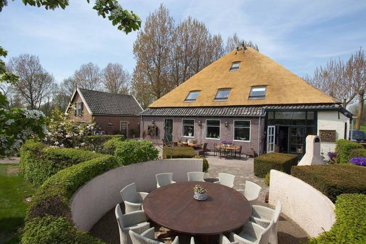 B&b voor 3 personen, with Terras and Tuin as well as Uitzicht in Limmen