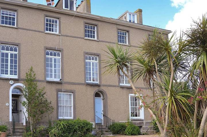 Cottage for 7 people, with garden, with pets in Penzance