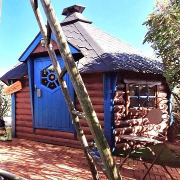 Gîte pour 2 personnes, avec terrasse ainsi que piscine et jardin à Rousson