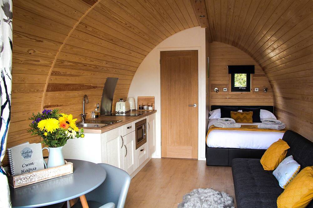 Cwm Hapus  -  Glamping Pod with Hot Tub Sleeping 4 guests, Pet Friendly in Shropshire Hills