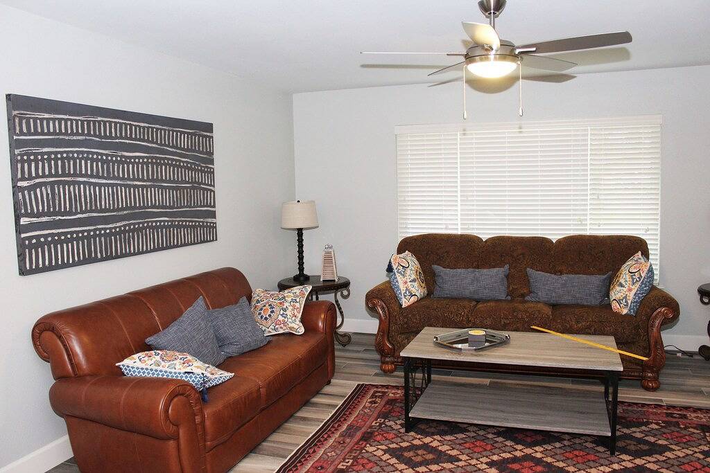 Farmhouse Fresh Retreat, neu renoviert in Bentonville, Ozark Mountains