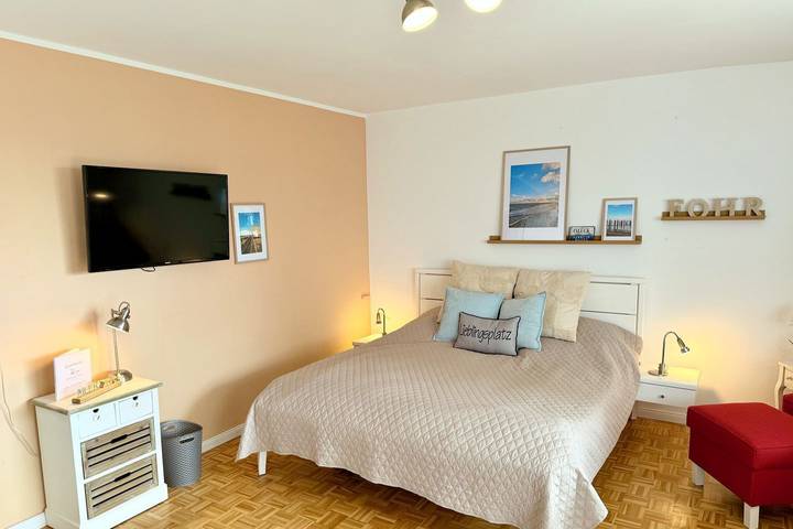 Ganze Wohnung, Ferienwohnung mit 1- Zimmer auf ca. 43m² in 1. Strandlage mit Meerblick in Wyk auf Föhr (Stadt), Wyk auf Föhr