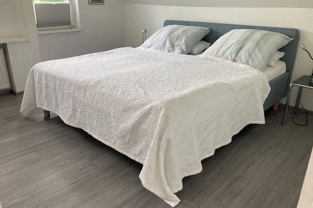 Ganze Wohnung, Moderne, kompl. ausgestattete Dachgeschosswohnung am Weltkulturerbe in Sande, Nordseeküste