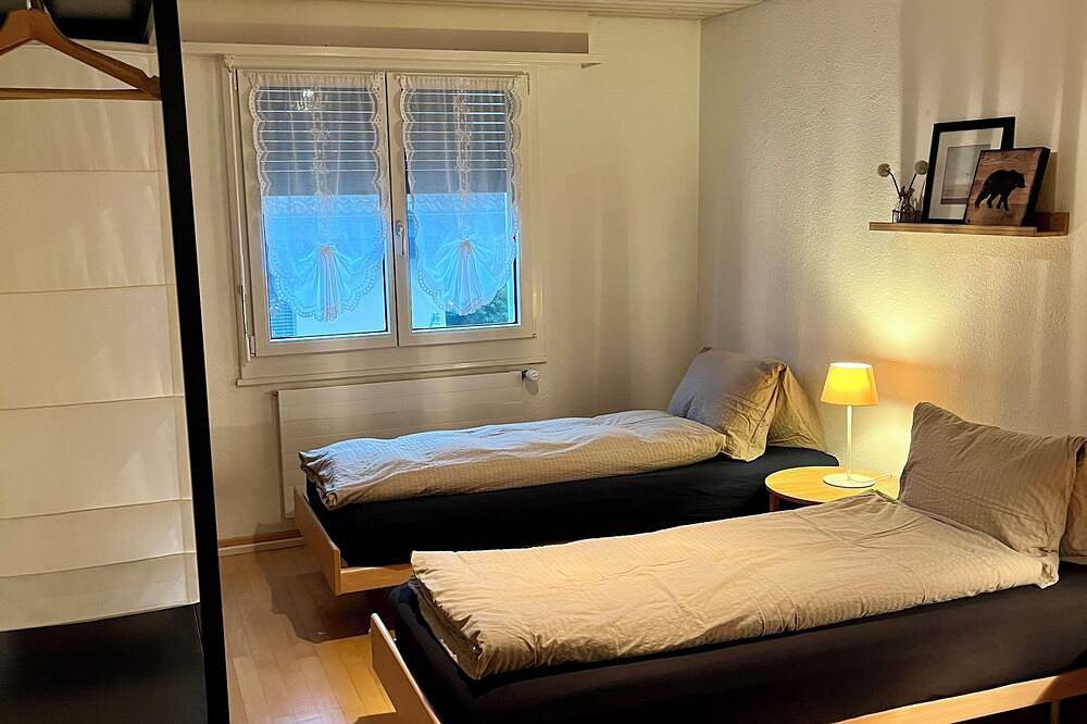 Ganze Wohnung, Beautiful apartment with plenty of space for groups, near Thun and Interlaken in Steffisburg, Thunersee
