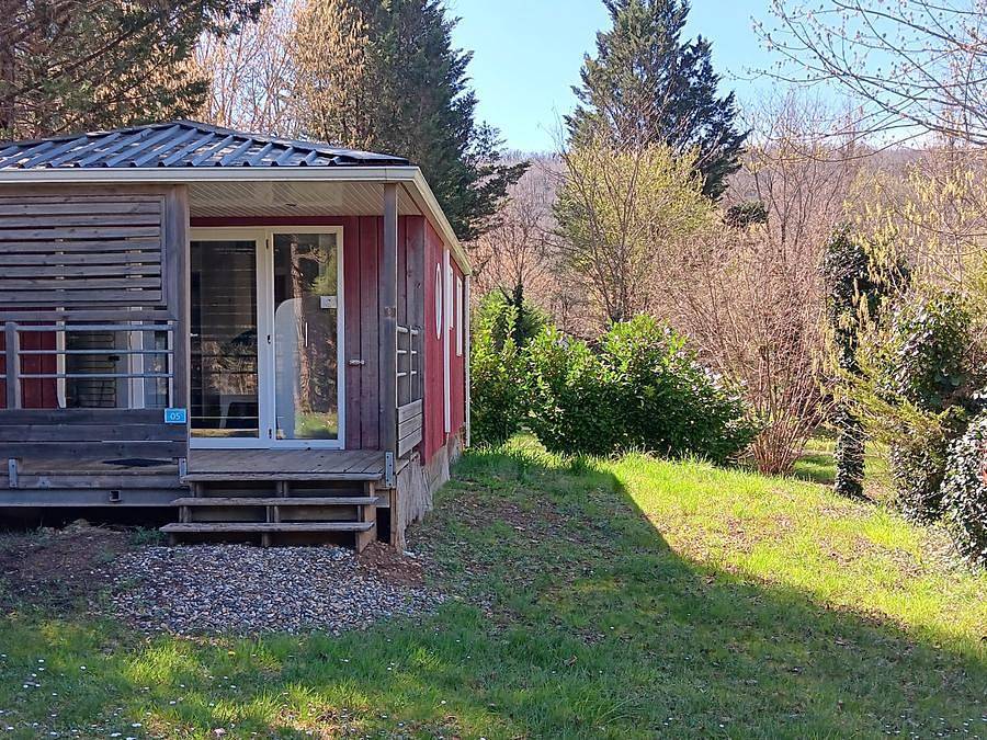 Camping La Grande Prade - Mobilheim 6 personen - Komfort Noyers mit halbbedeckter Terrasse + Klimaanlage in La Cassagne, Périgord Noir
