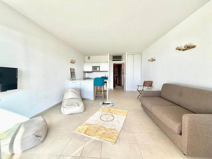 Gîte pour 2 personnes, avec jardin ainsi que vue et terrasse dans Plage Marinella - 4