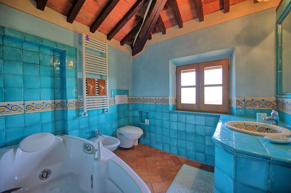 Oasi toscana con vista su Montepulciano, Villa con piscina e giardino esclusivo in Montepulciano, Chianti