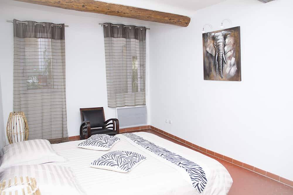 Entire apartment, Charming apartment pedestrian center in Aix-en-Provence, Mediterranean Coast (France)