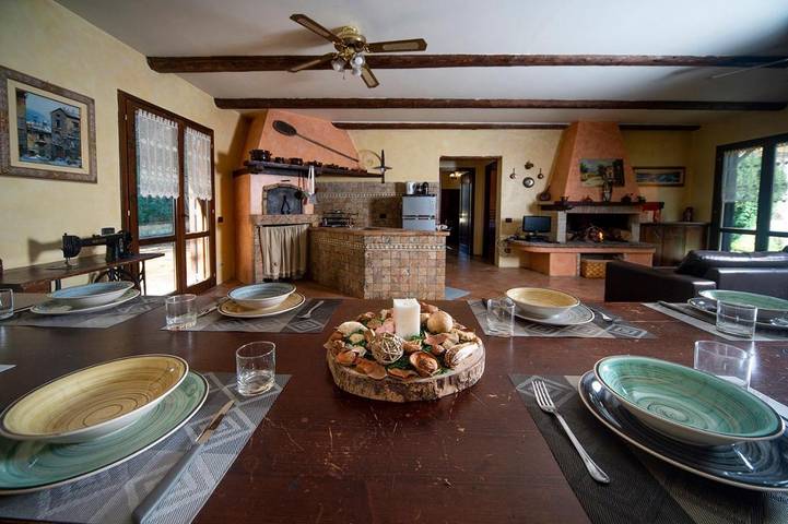 Location de vacances pour 8 personnes, avec jardin ainsi que vue et piscine, adapté aux familles à Foligno - 2