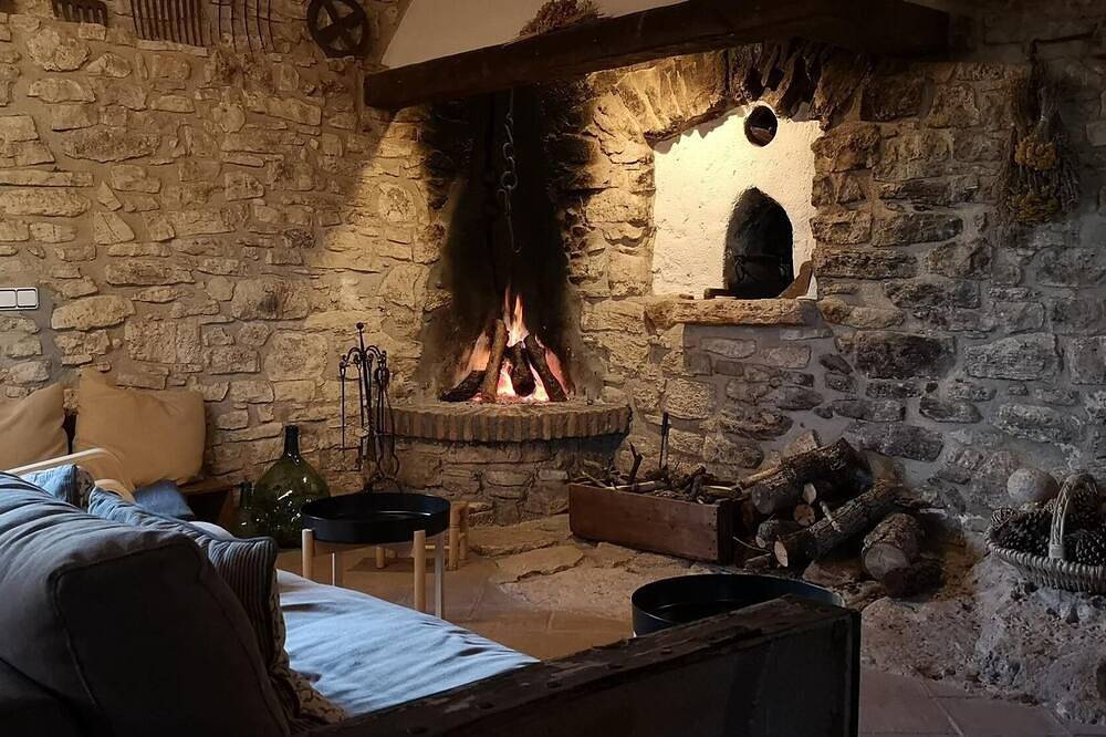 More from lárlequí - Entire farmhouse in Montblanc (Spain), Tarragona Province