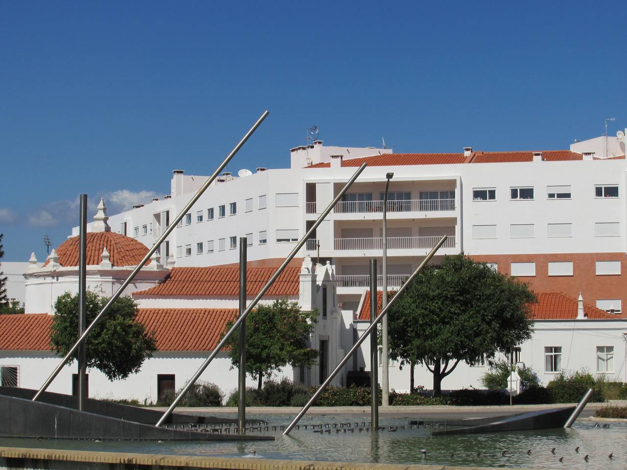 Ganze Wohnung, Ferienwohnung 'Apartamento Rio Marina' mit Meerblick, Wlan und Klimaanlage in São Sebastião, Lagos
