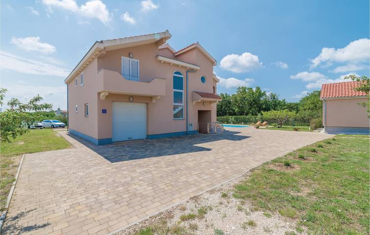 Ferienhaus für 8 Personen, mit Terrasse und Whirlpool - 1