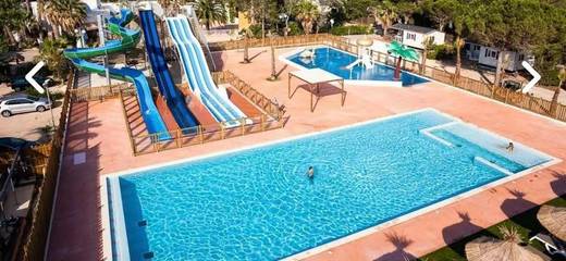 Camping pour 4 personnes, avec jardin et piscine ainsi que terrasse et vue, animaux acceptés à Torreilles