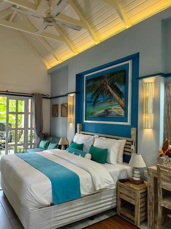 Location de vacances pour 2 personnes, avec jacuzzi ainsi que piscine et jardin dans La Digue - 3