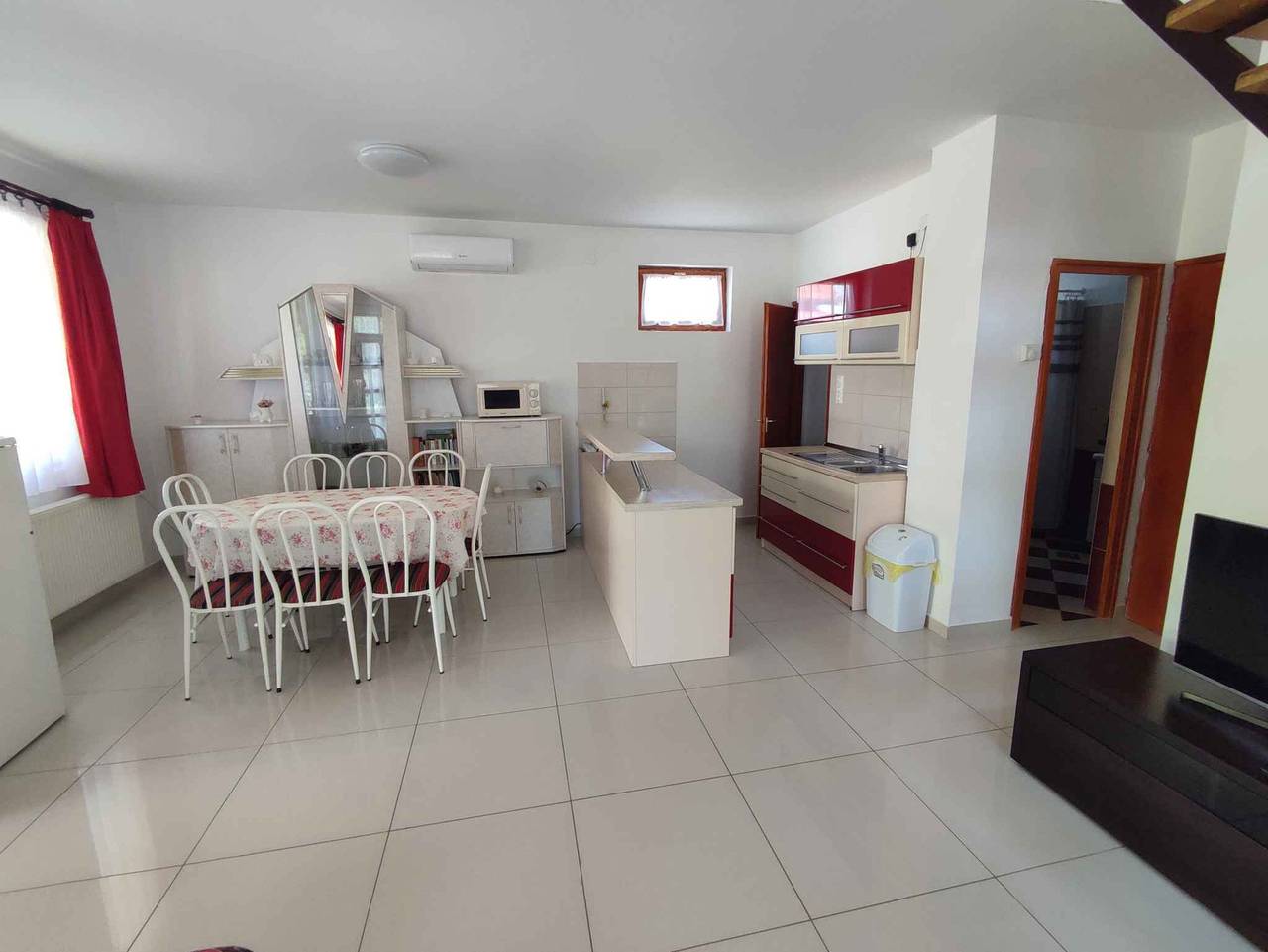 Ferienhaus mit Pool, Wlan und Klimaanlage  in Balatonkeresztur, Plattensee Südufer