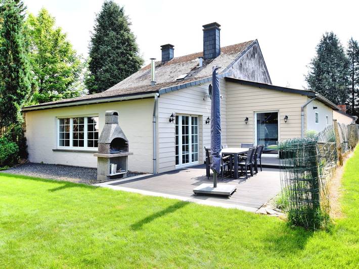 Location de vacances pour 8 personnes, avec Terrasse ainsi que Jardin et Sauna dans Samrée