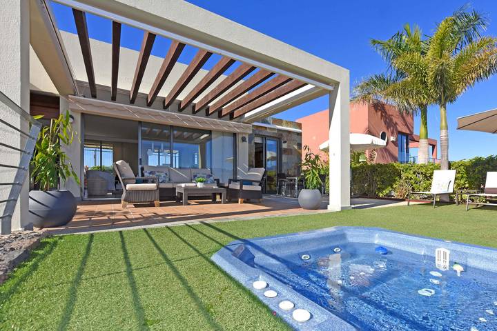 Casa de vacaciones para 4 personas, con terraza además de jardín y vistas en Salobre