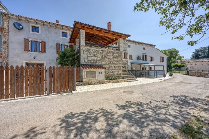 Ferienhaus für 8 Personen, mit Balkon/Terrasse und Sauna, mit Haustier in Porec und Umgebung