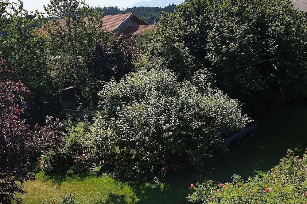 Ganze Wohnung, Ferienwohnung Hofseite bis 4 Personen, Balkon, 65 qm in Taching am See, Rupertiwinkel