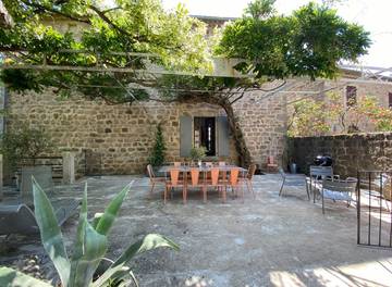 Gîte pour 10 personnes, avec terrasse et piscine, animaux acceptés à Sanilhac