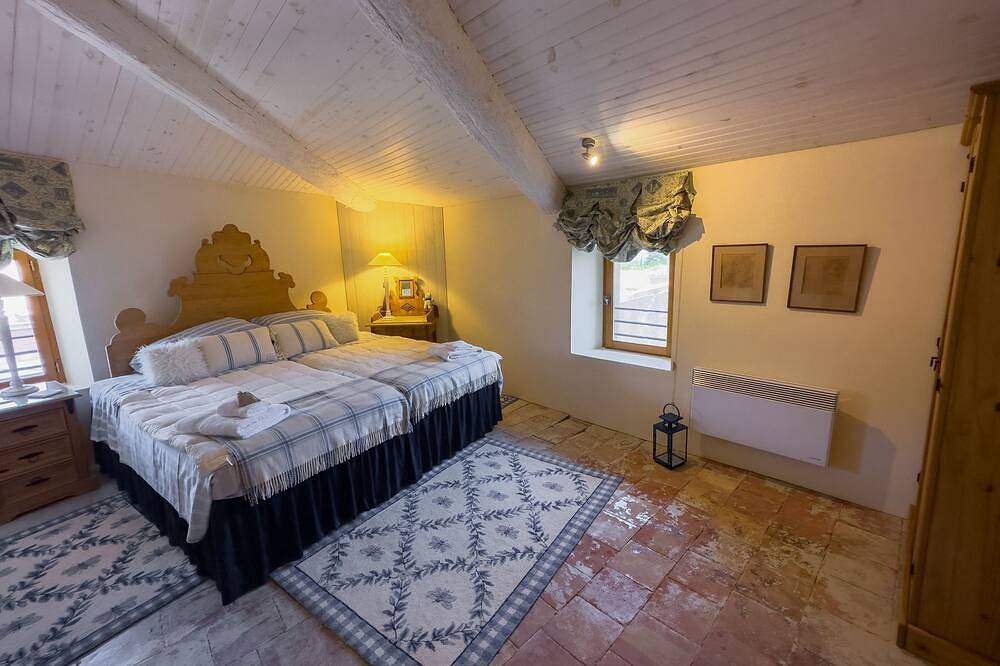 Maison Charvin - Four Bedroom Villa, Sleeps 8 in Montlaur, Limoux region