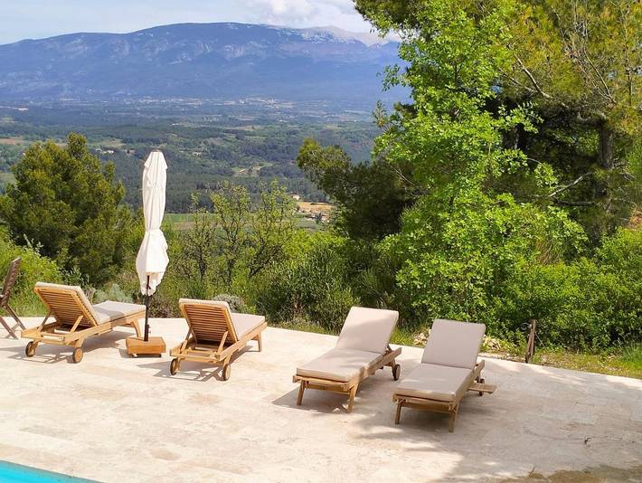 Location de vacances pour 4 personnes, avec Balcon et Terrasse ainsi que Jardin et Piscine à Blauvac