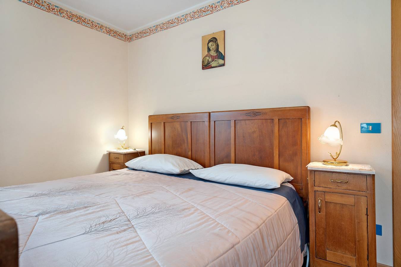 Appartamento intero, Appartamento per vacanze Ciclamino Standard Vittoria. Vista sulle montagne, Wi-Fi e giardino in Dorsino, Dolomiti di Brenta