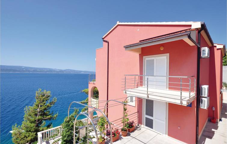 Ganze Ferienwohnung, Charmantes Apartment in Strandnähe mit WLAN, Klimaanlage und Terrasse in Celina, Omis-Riviera