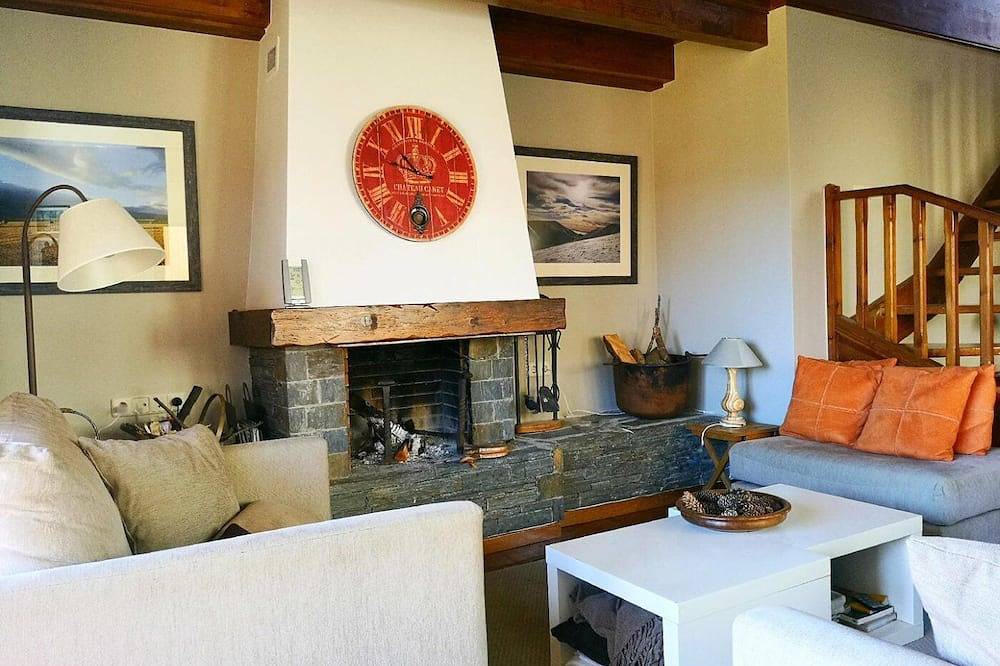 Apartamento entero, Dúplex 3 hab. Piscina, Chimenea, Vistas, Secadora y Wifi in DAS (desambiguación), Pirineo Catalan