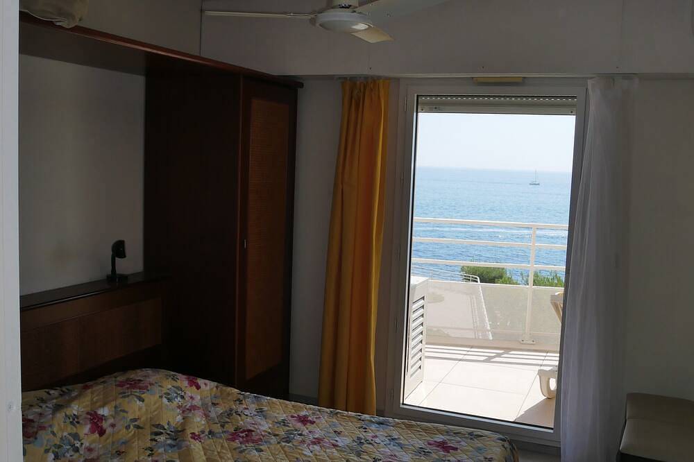 Ganze Wohnung, The enchantment of the sea, all day long in Le Trayas, Saint-Raphaël