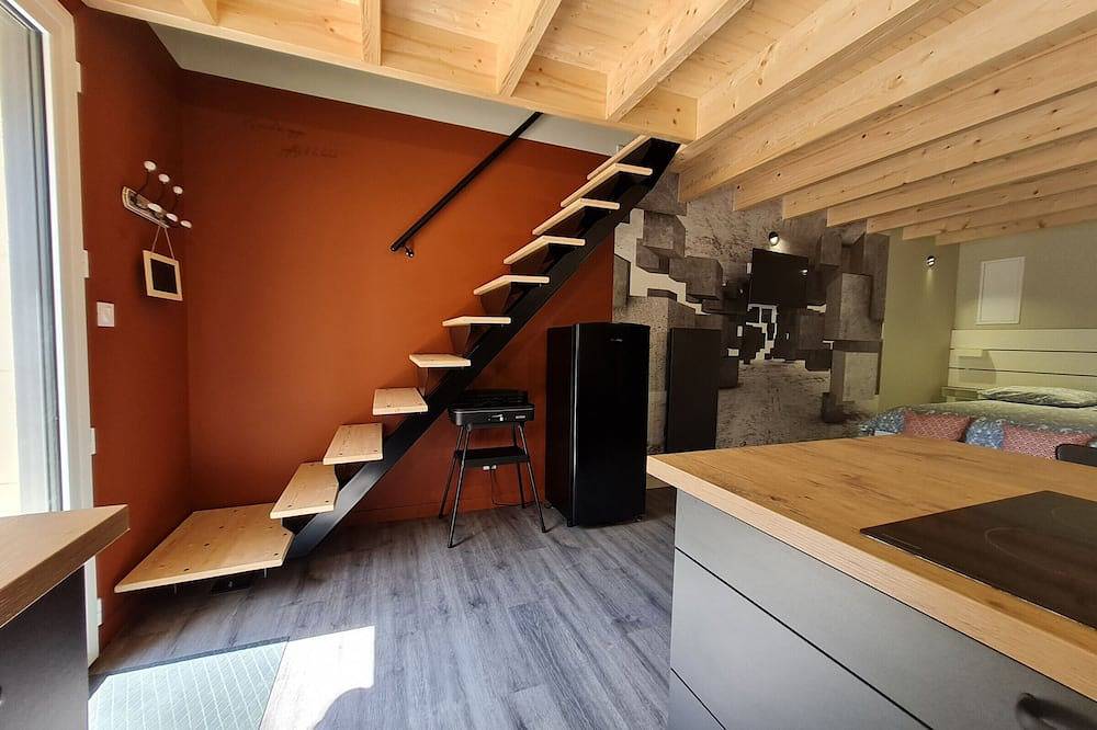 Charmant studio rénové avec mezzanine, cour privative et parking à Rochetrejoux in Rochetrejoux, Vallée de la Loire