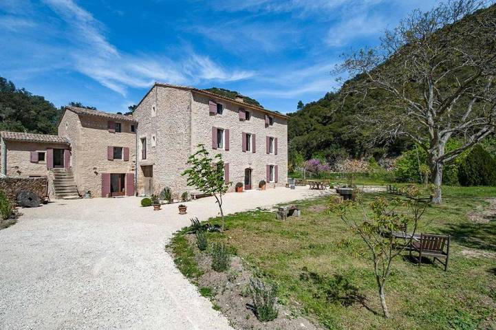 Chambre d’hôte pour 2 personnes, avec Terrasse et Jardin ainsi que Piscine et Vue à Bonnieux