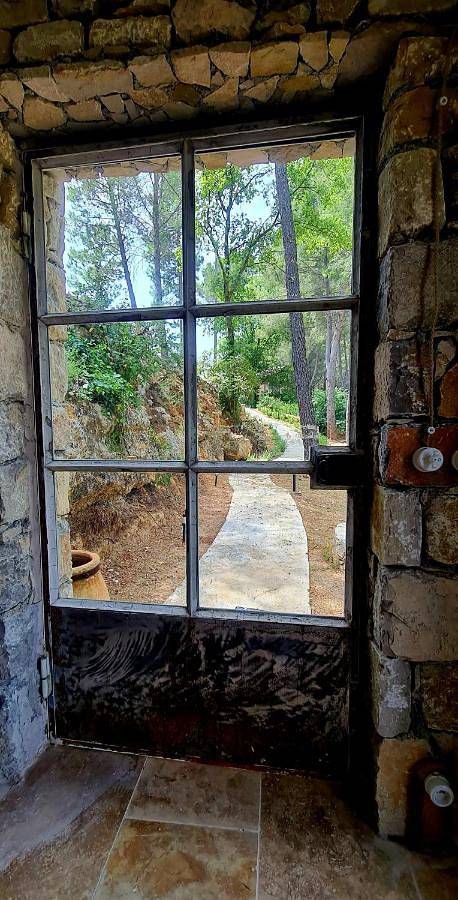 Location de vacances pour 2 personnes, avec vue ainsi que jardin et piscine à Salernes - 2