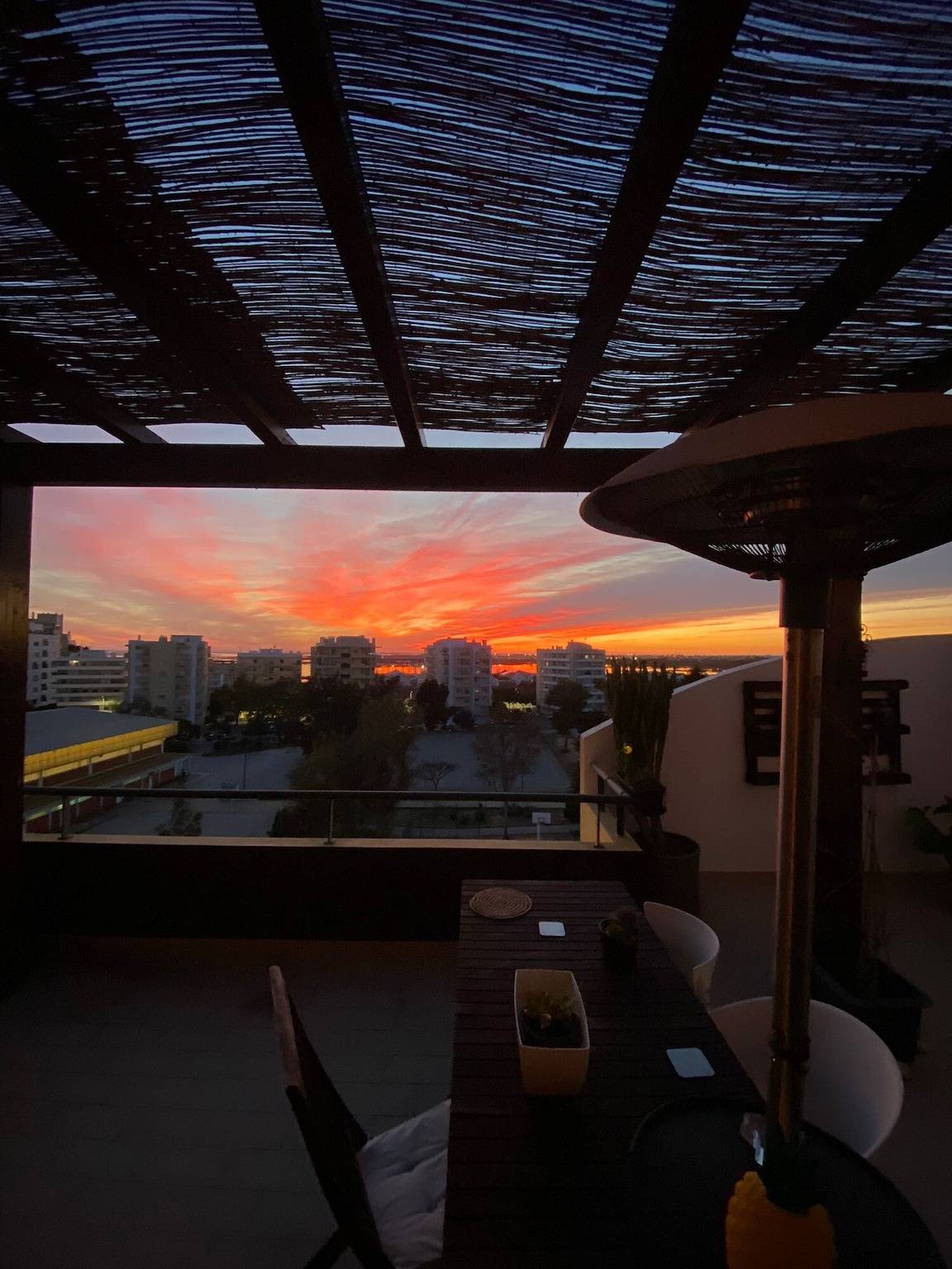 Appartamento intero, Appartamento "Sunset House Algarve" con terrazza privata e Wi-Fi in São Pedro, Faro Portogallo