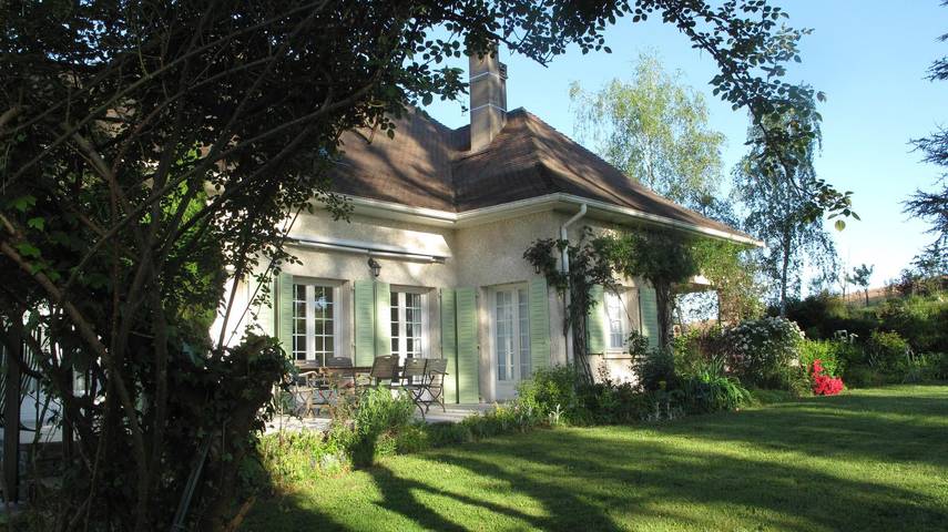 Chambre d’hôte pour 2 personnes, avec Terrasse ainsi que Jardin et Piscine à Habas