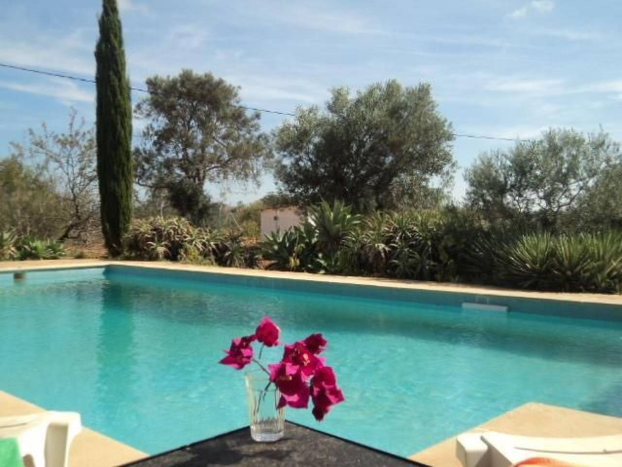 Mit Balkon, Terrasse und Außenpool in Moncarapacho, Parque Natural da Ria Formosa