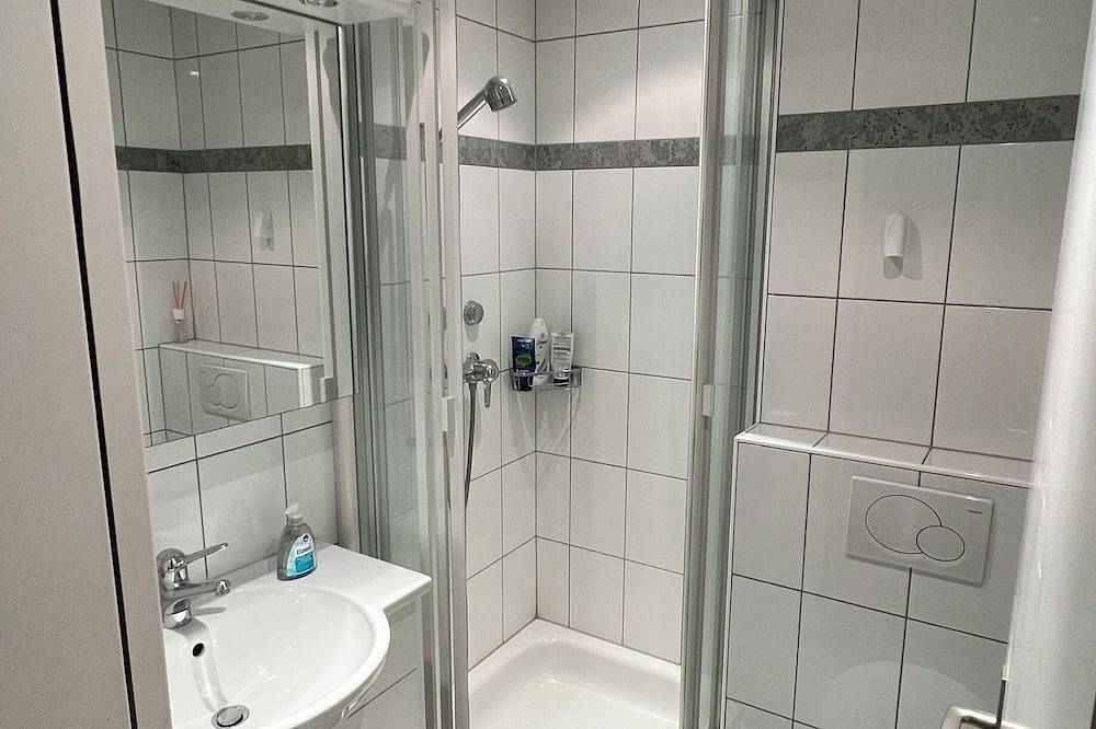 Ganze Wohnung, Ihr eigenes privates Studio-Apartment mit einem schönen Garten in Biel/Bienne, Biel Seeland