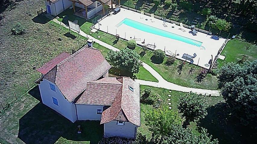 Location de vacances pour 5 personnes, avec vue ainsi que piscine et jardin à Fossemagne - 2