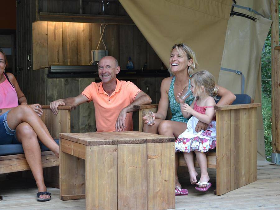 Camping  le Rousieux - Tente en toile et en bois 4 personnes - Lodge Safari - 25m² - 2 chambres + terrasse 10m2 in Serviès, Région de Castres