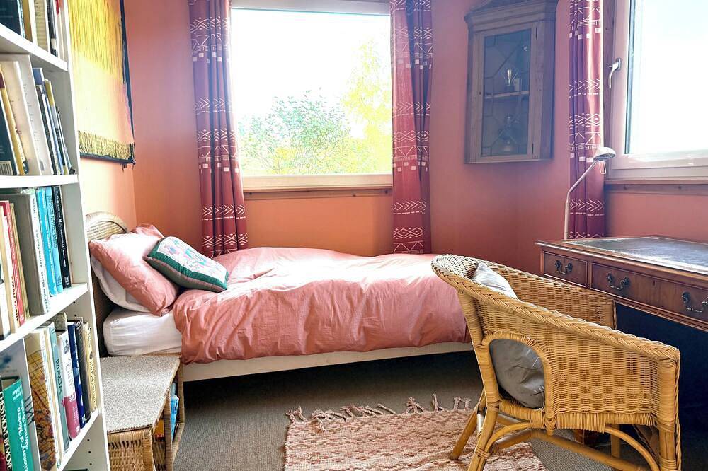 Stunning Highland retreat in peaceful glen near Dornoch in Highlands