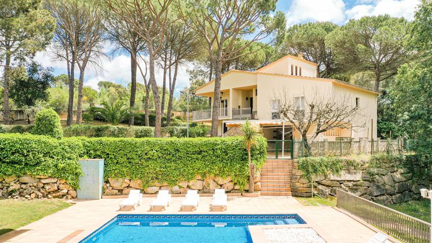 Casa rural para 10 personas, con Balcón además de Terraza y Jardín en Riudellots de la Selva